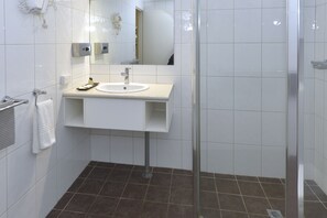 Bathroom - City Gardens Apartments (Darwin)