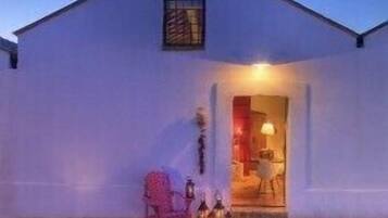 Fassade der Unterkunft – Abend/Nacht