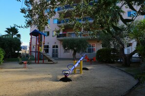 Children’s play area – outdoor