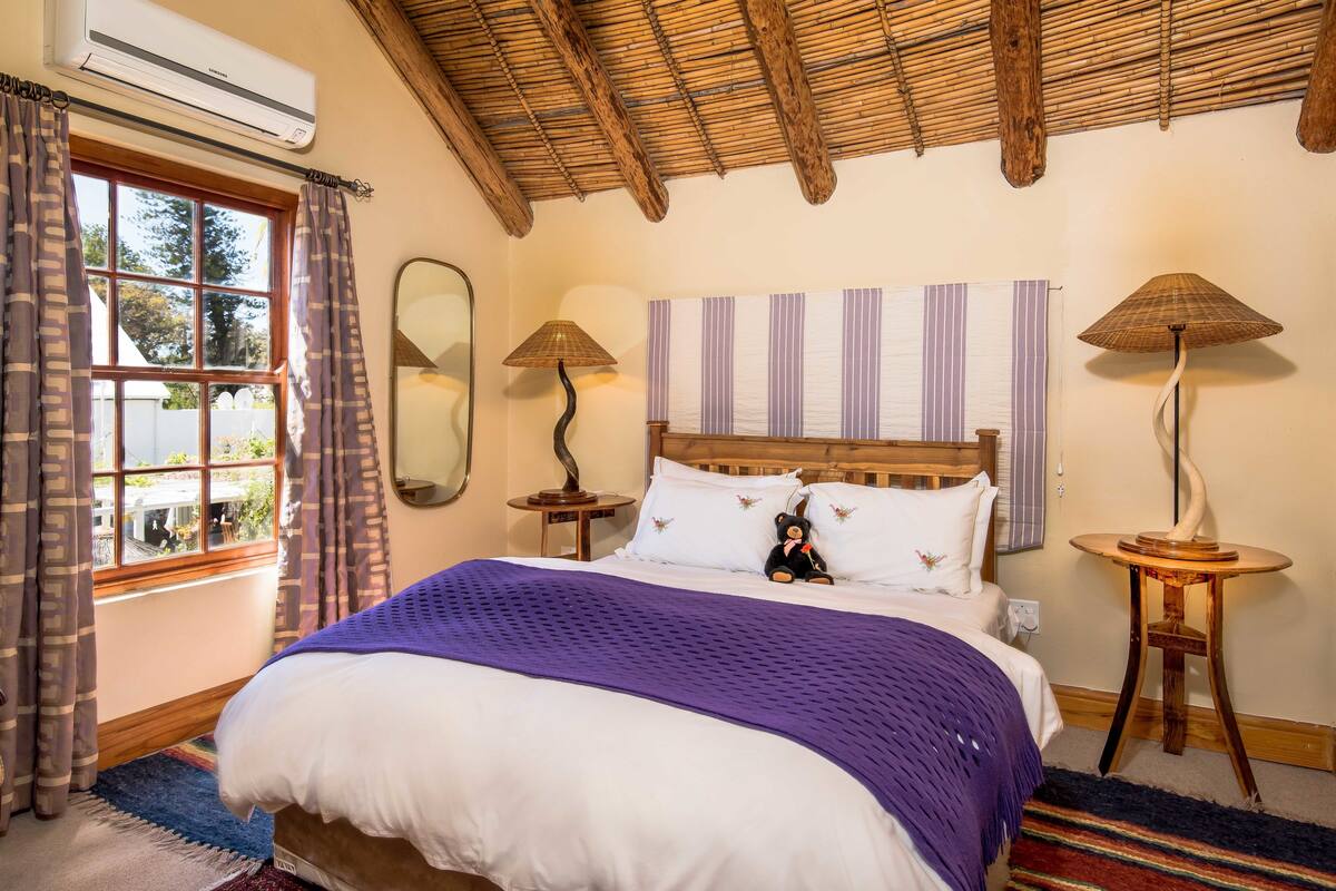 Deluxe Suite, Mountain View, Garden Area | Egyptian cotton sheets, premium bedding, Select Comfort beds