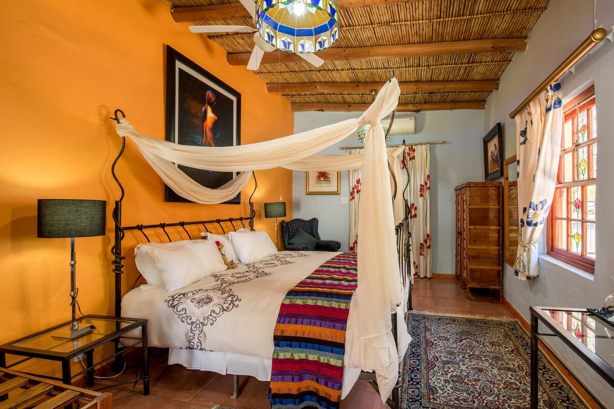 Luxury Suite, 1 King Bed, Courtyard View, Courtyard Area | Egyptian cotton sheets, premium bedding, Select Comfort beds