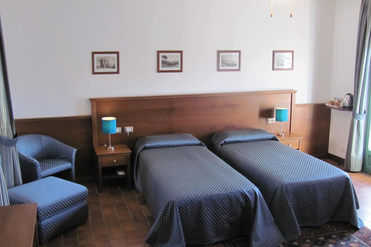 1 bedroom, Frette Italian sheets, premium bedding, down comforters