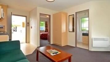 Family Apartment | Living room | 32-inch flat-screen TV with digital channels, TV