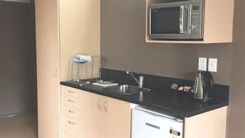 Studio | Private kitchen | Fridge, microwave, stovetop, cookware/dishes/utensils