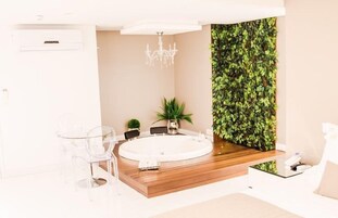 Master suite | 迷你吧、客房内保险箱、遮光窗帘、免费 WiFi