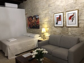 Studio – premium, 1 dobbeltseng | Individuelt dekorert, individuelt innredet og blendingsgardiner