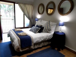 Double Room | Free WiFi, bed sheets - A Cherry Lane Self Catering and B&B (Bloemfontein)
