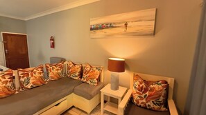 Double Room Self Catering  | Coin séjour