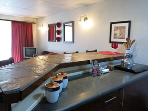 Double Room Self Catering  | ครัวส่วนต  ัว | ไมโครเวฟ, กาต้มน้ำไฟฟ้า