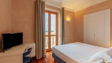 Superior studio, 1 slaapkamer, gedeeltelijk uitzicht op zee | Uitzicht vanuit de kamer