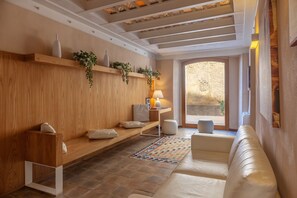 Coin salon dans le hall