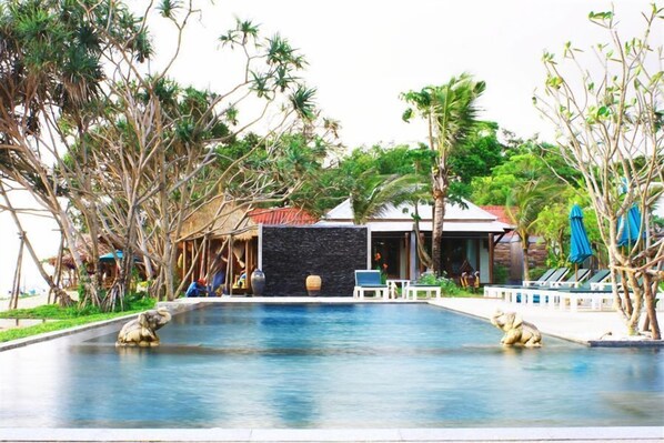 Outdoor pool, pool loungers