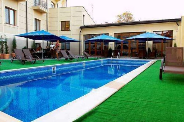 Alberca al aire libre por temporada 