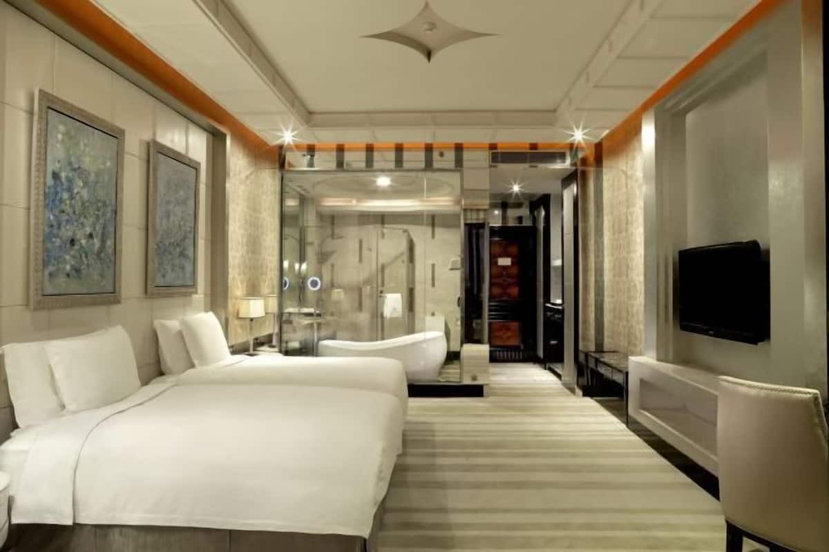 Premium bedding, down duvets, minibar, in-room safe