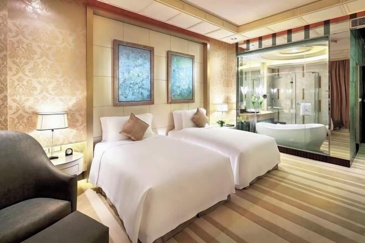 Premium bedding, down duvets, minibar, in-room safe