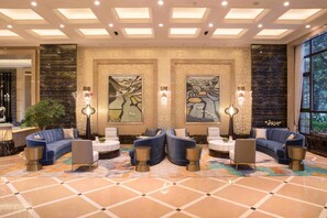 Ofereix vistes a la piscina i s'hi serveixen esmorzars, dinars i sopars 