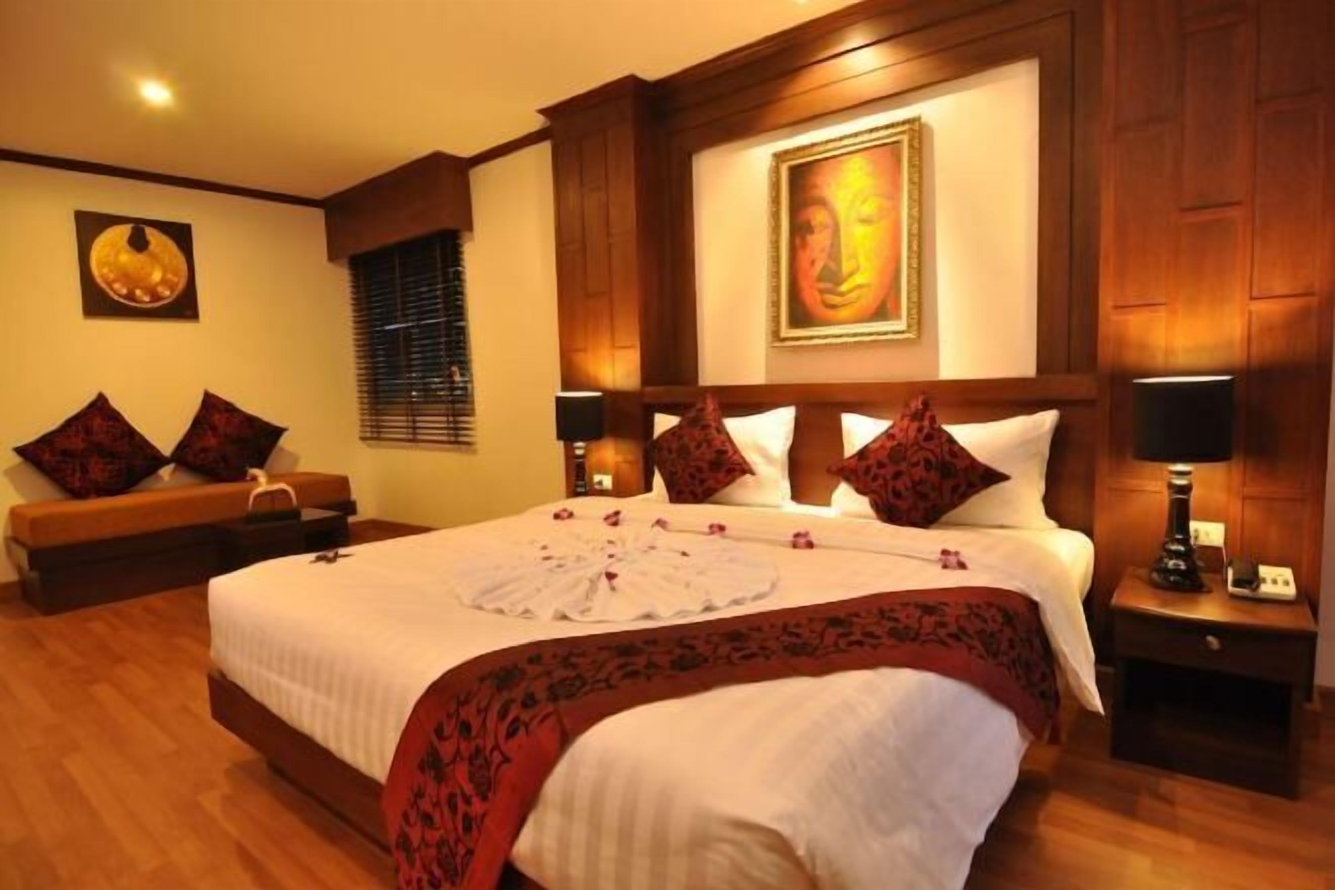 Minibar, coffres-forts dans les chambres, rideaux occultants