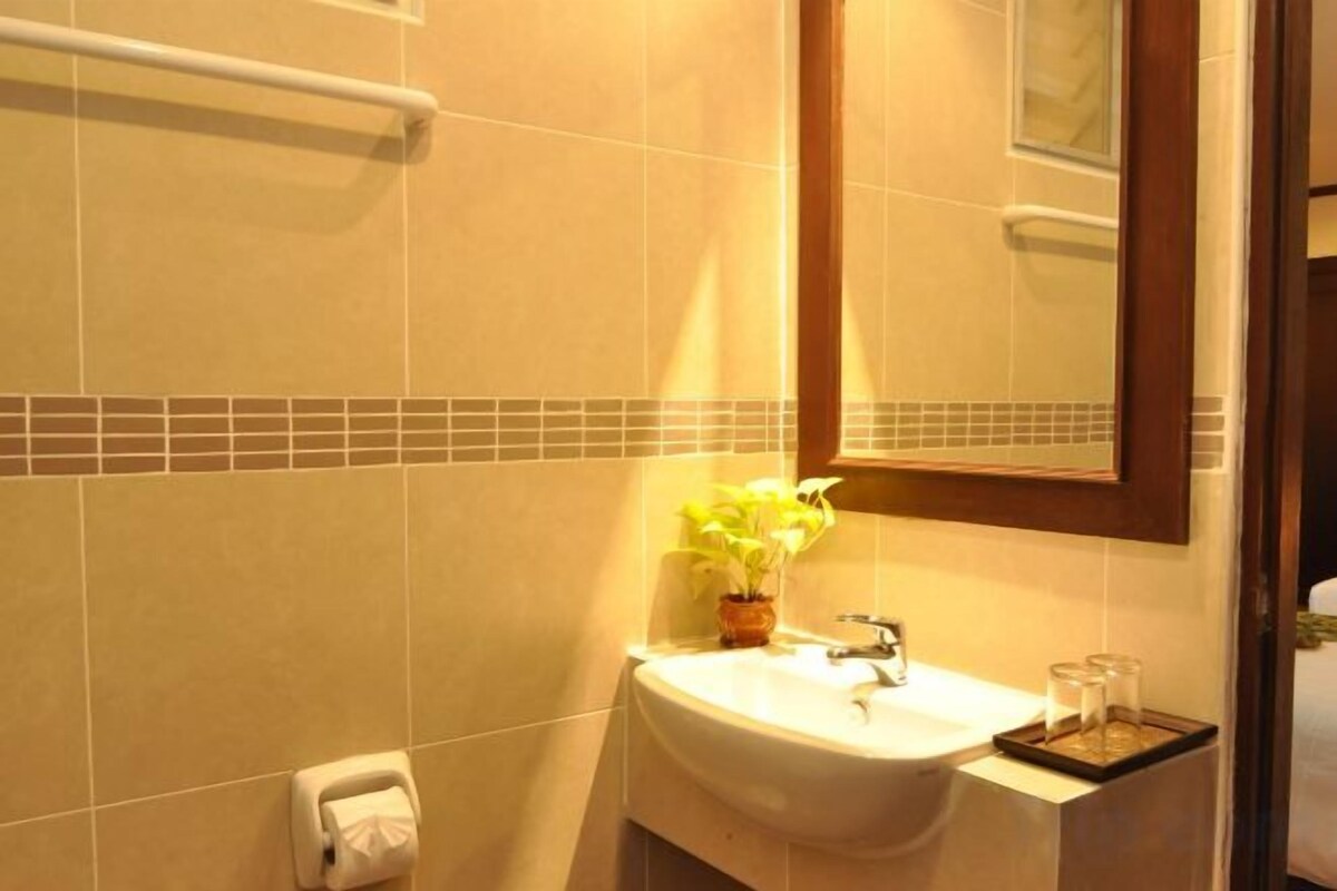 Kamar mandi | Shower, pancuran hujan, perlengkapan mandi gratis, dan pengering rambut