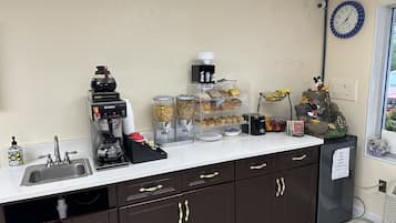 Free daily continental breakfast