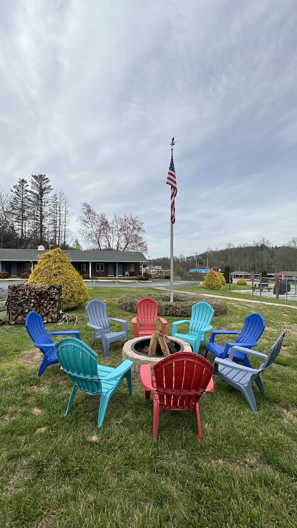 Fireplace - Colonial Inn Franklin (Franklin)