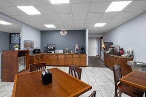 Free daily on-the-go breakfast - Super 8 by Wyndham Macon West (Macon)