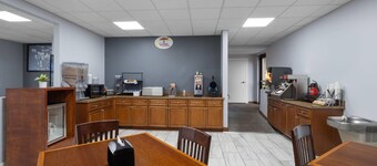 Super 8 by Wyndham Macon West