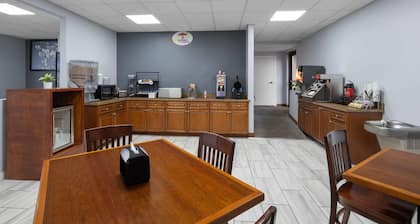 Super 8 by Wyndham Macon West