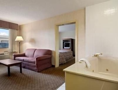 Super 8 by Wyndham Macon West