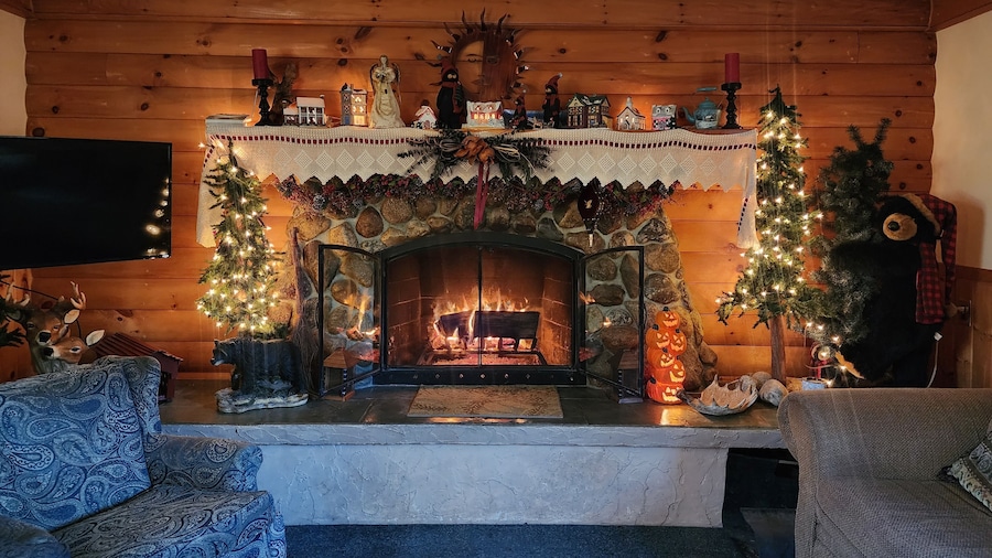 Covered Bridge Riverview Lodge