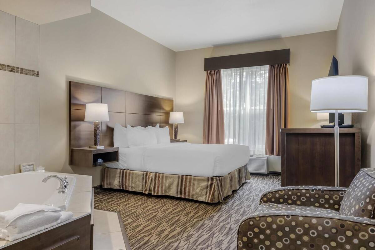 In-room safe, desk, iron/ironing board, free cots/infant beds