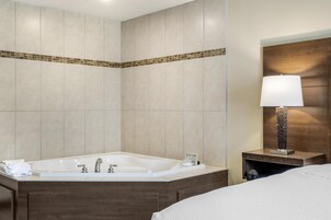 Caja fuerte, escritorio, tabla de planchar con plancha y cunas gratuitas