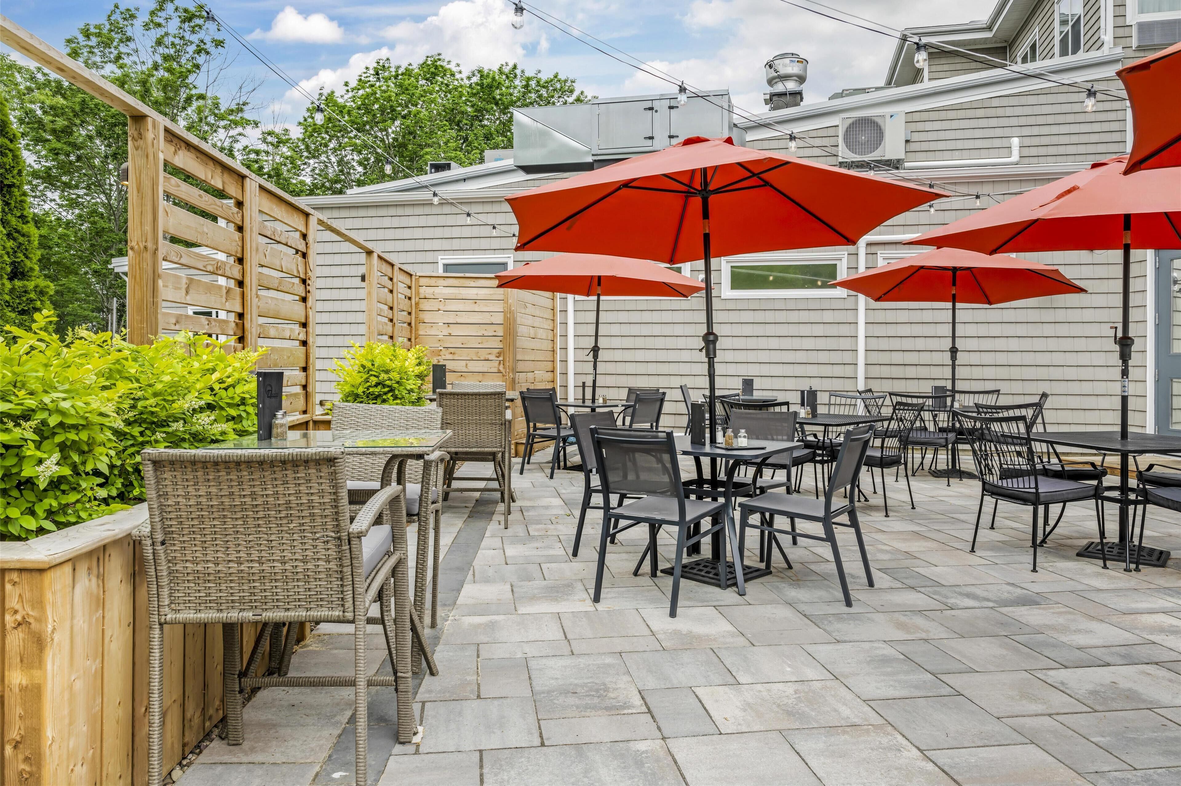 breakfast, lunch and dinner served