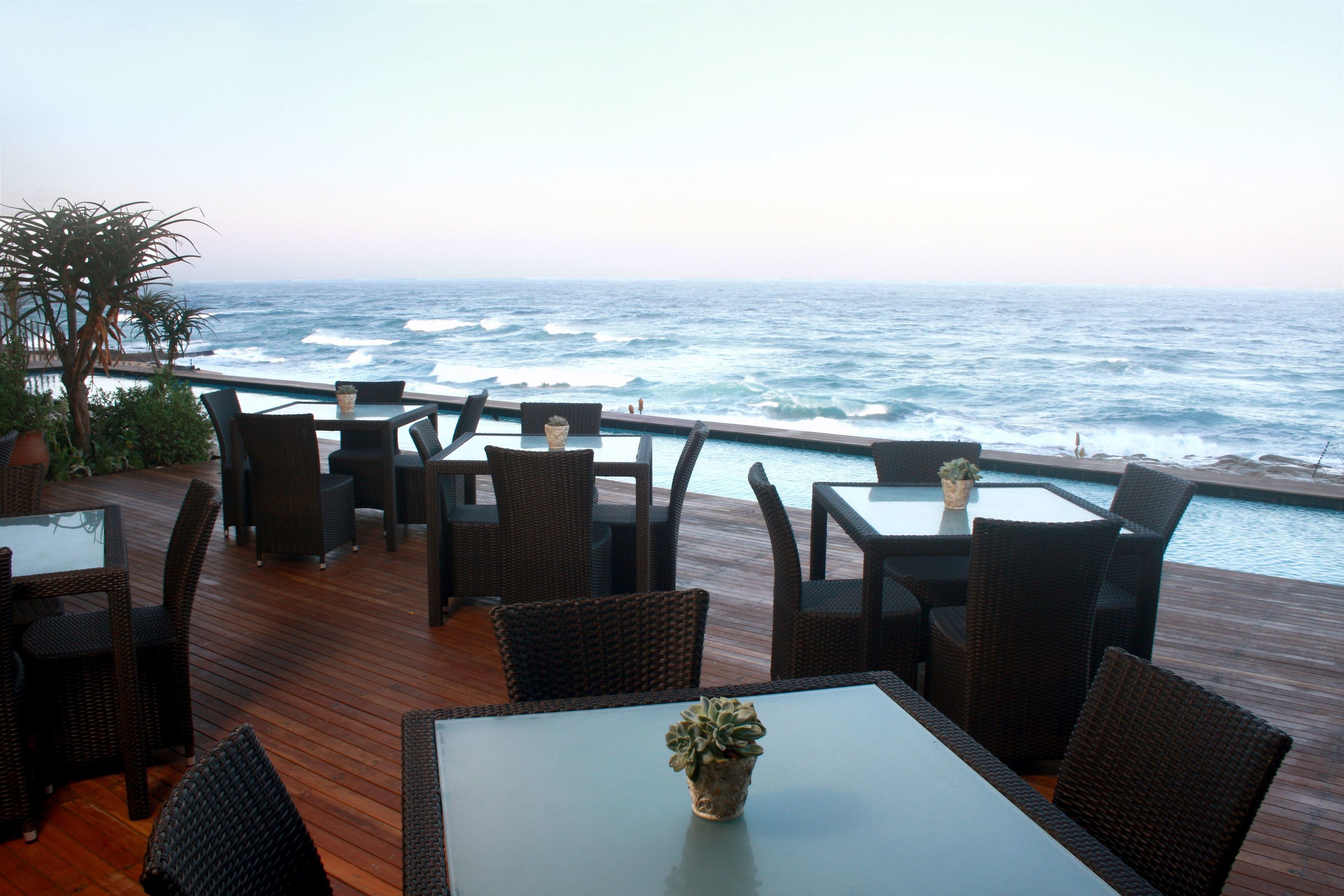 تقديم الإفطار والغداء والعشاء