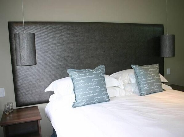 Premium bedding, Select Comfort beds, desk, free WiFi