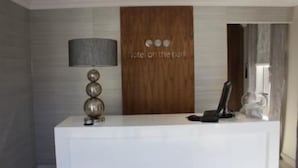 Quầy tiếp tân