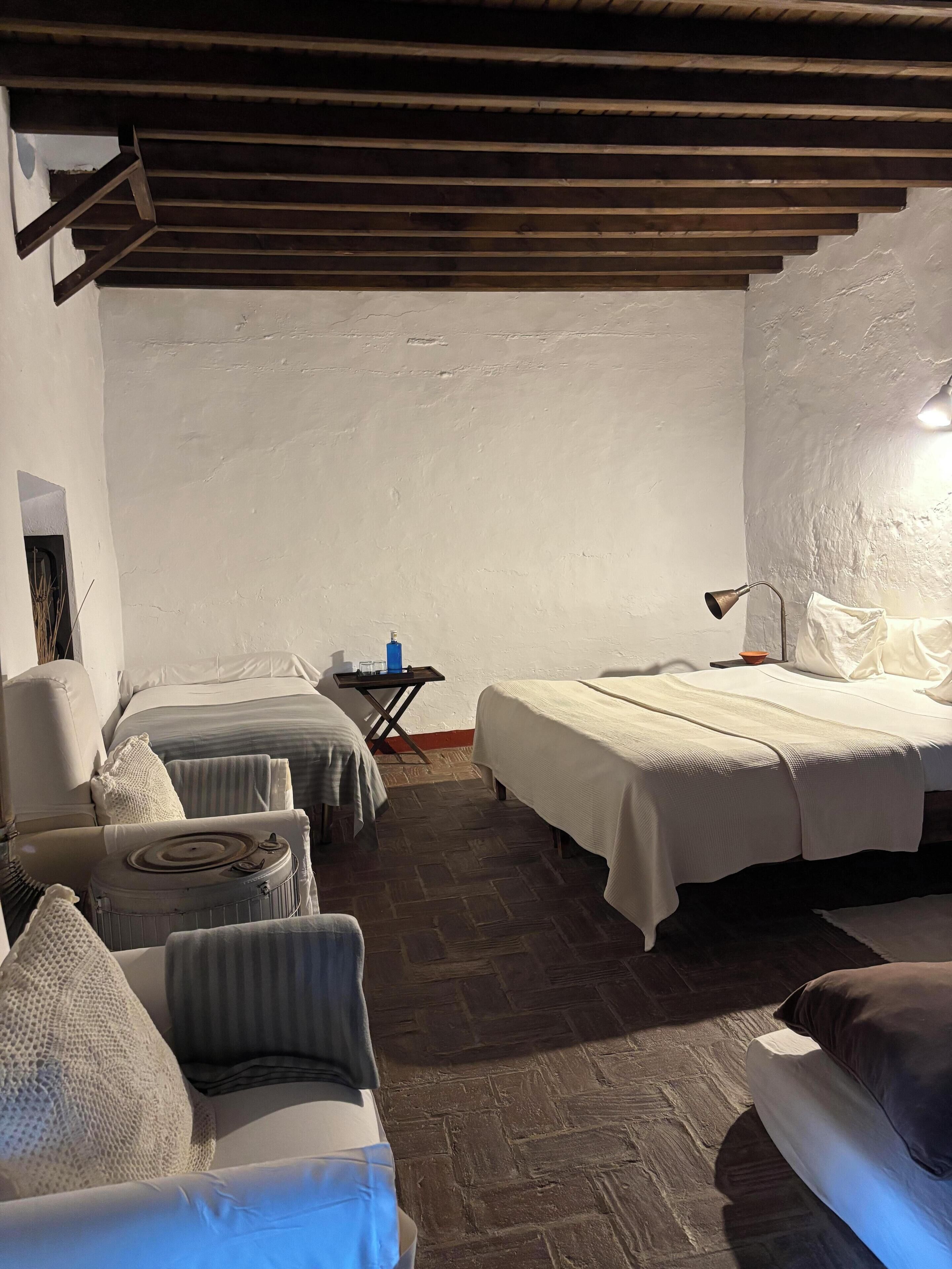 Kahden hengen deluxe-huone | Ylelliset vuodevaatteet, yksilöllisesti sisustettu