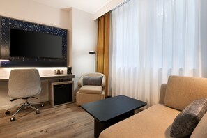 Ropa de cama de alta calidad, caja fuerte, escritorio