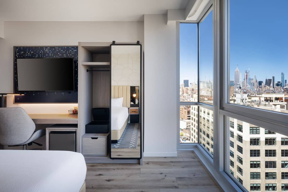 Room, 1 King Bed, City View