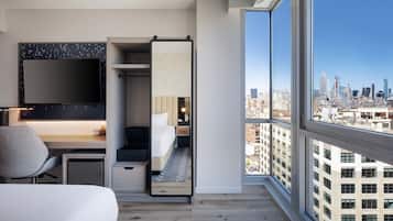 Room, 1 King Bed, City View | Premium bedding, in-room safe, desk, laptop workspace