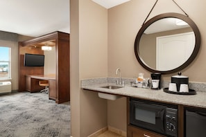Studio, Accessible, Non Smoking | Minibar