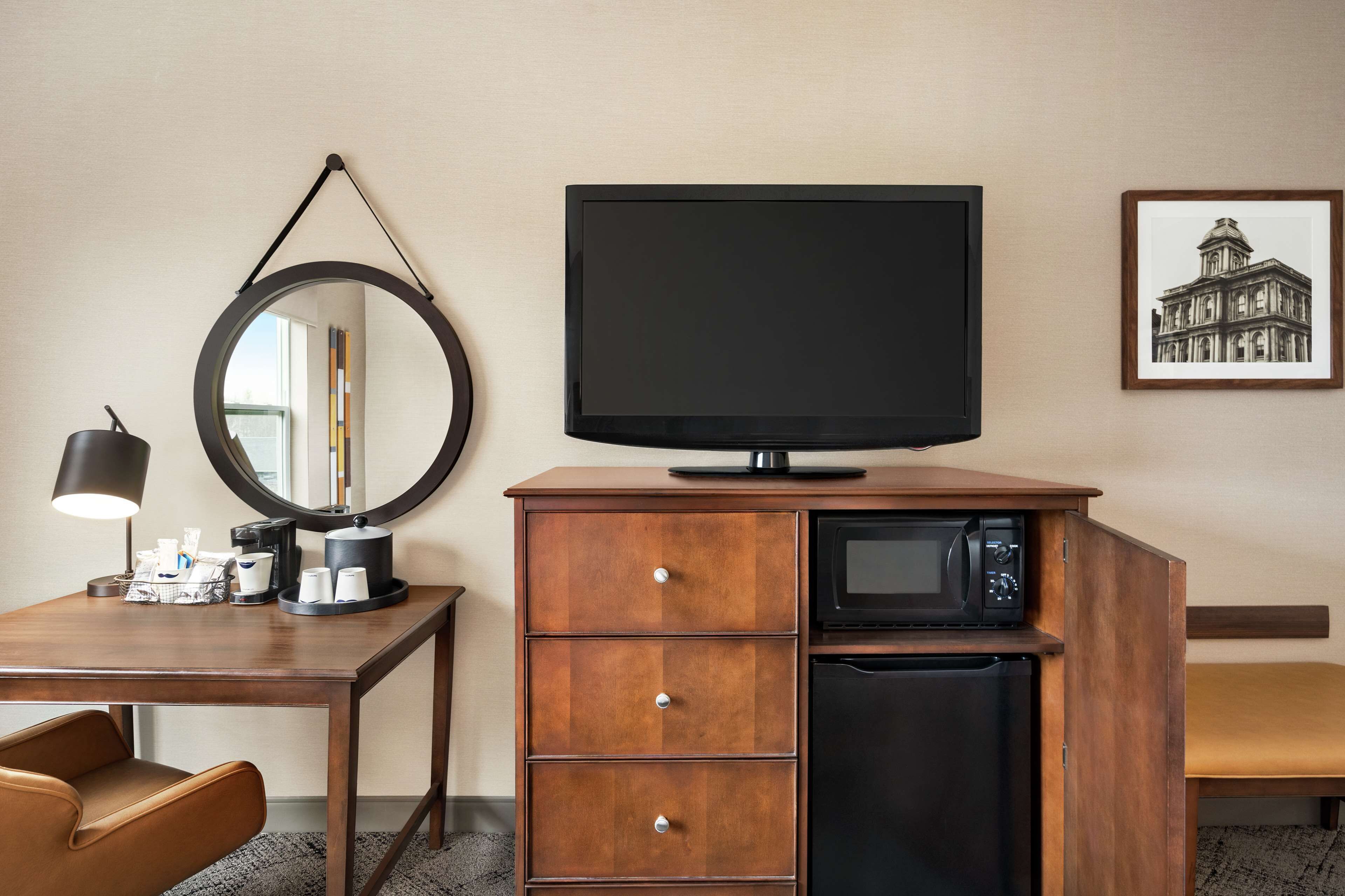 premium bedding, in-room safe, desk, laptop workspace