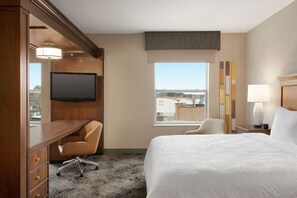 Studio, Accessible, Non Smoking | Premium bedding, in-room safe, desk, laptop workspace
