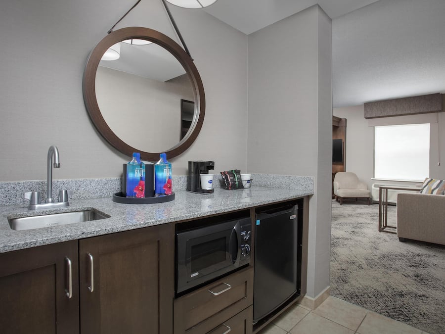 Premium bedding, in-room safe, desk, laptop workspace