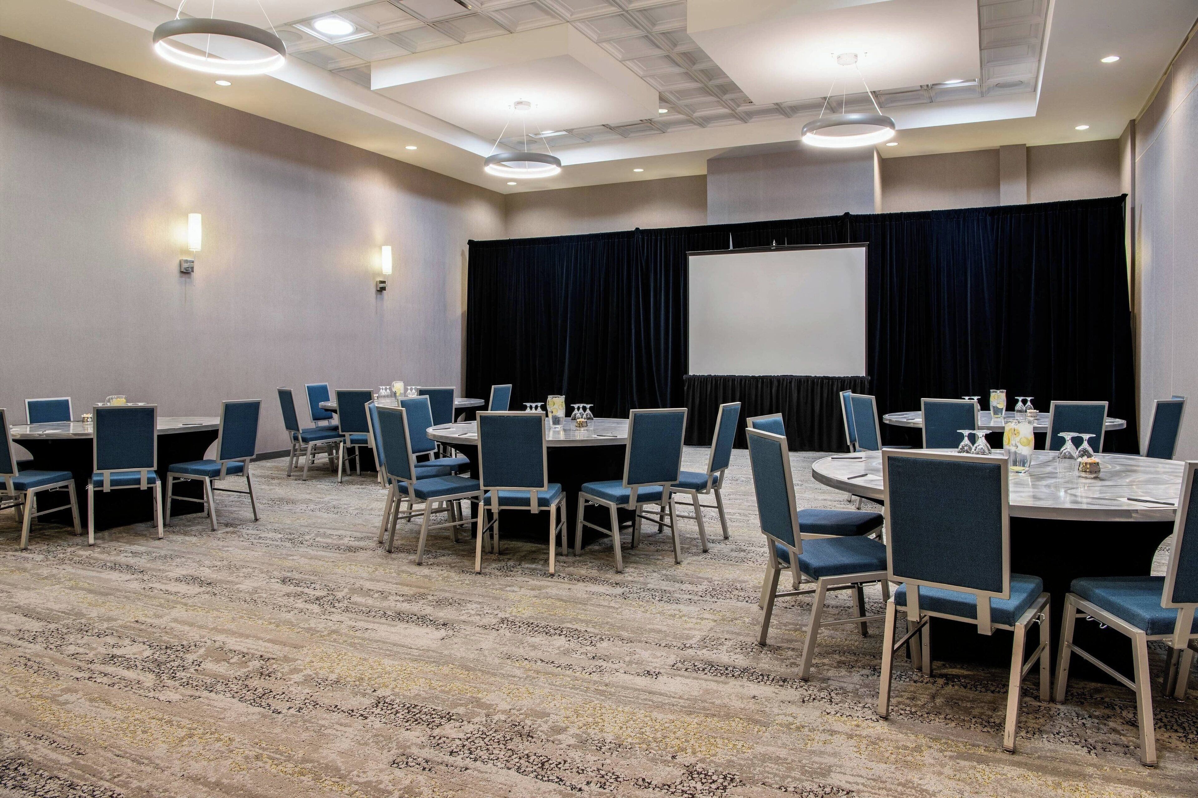 Photo - Courtyard by Marriott Edmonton West