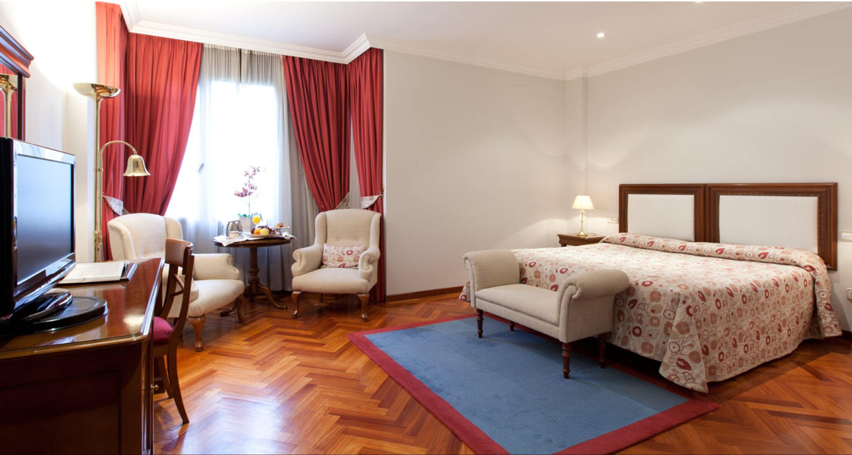 triple room | premium bedding, minibar, in-room safe, desk