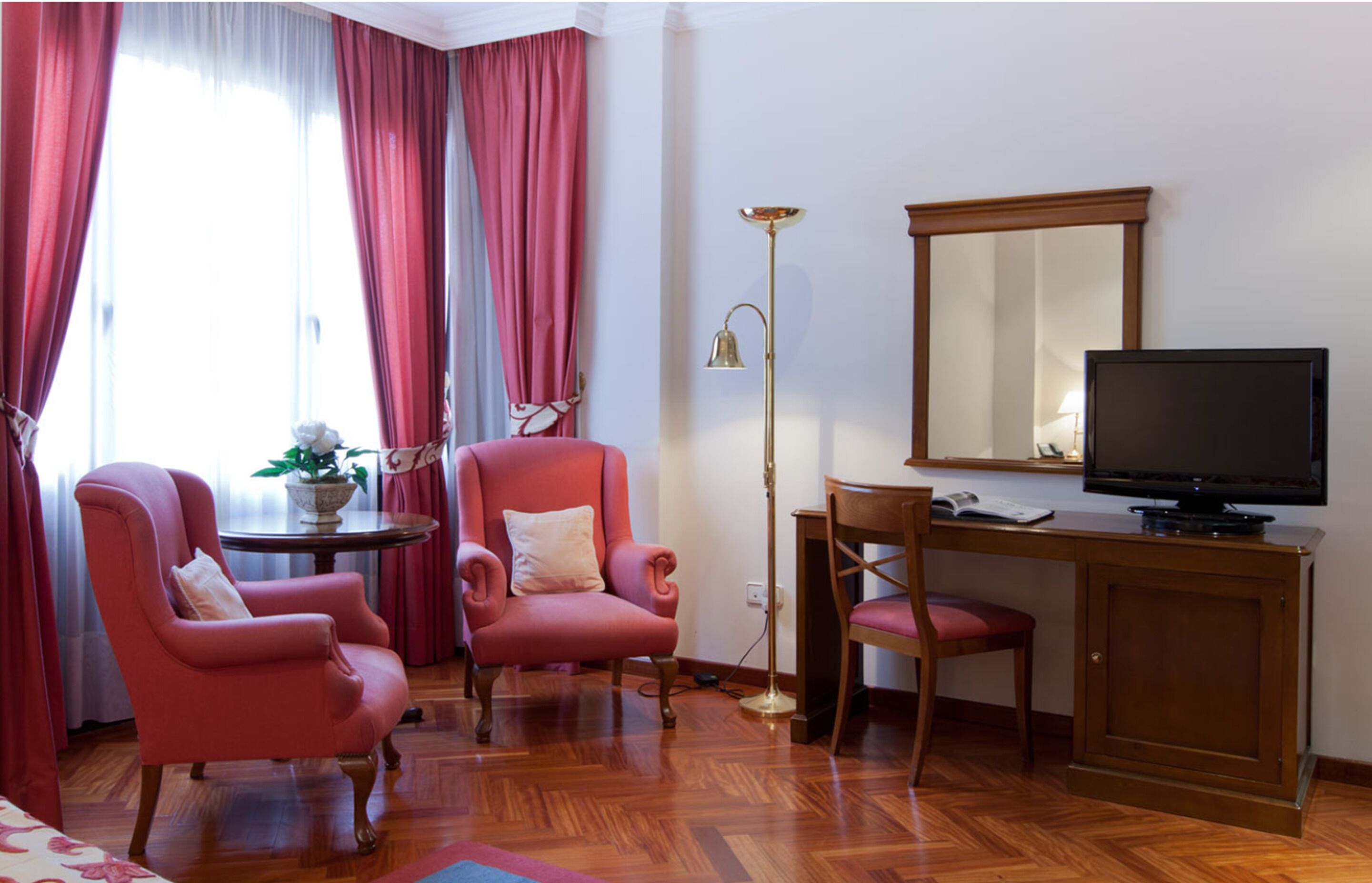 triple room | premium bedding, minibar, in-room safe, desk