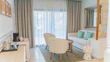 Een 40-inch flatscreentelevisie met satellietzenders en tafelvoetbal