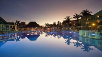 2 outdoor pools, pool umbrellas