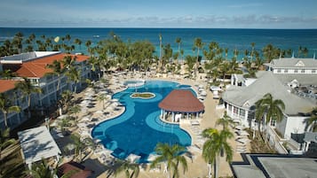 2 outdoor pools, pool umbrellas