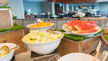 Daily buffet breakfast (CLP 12300 per person)
